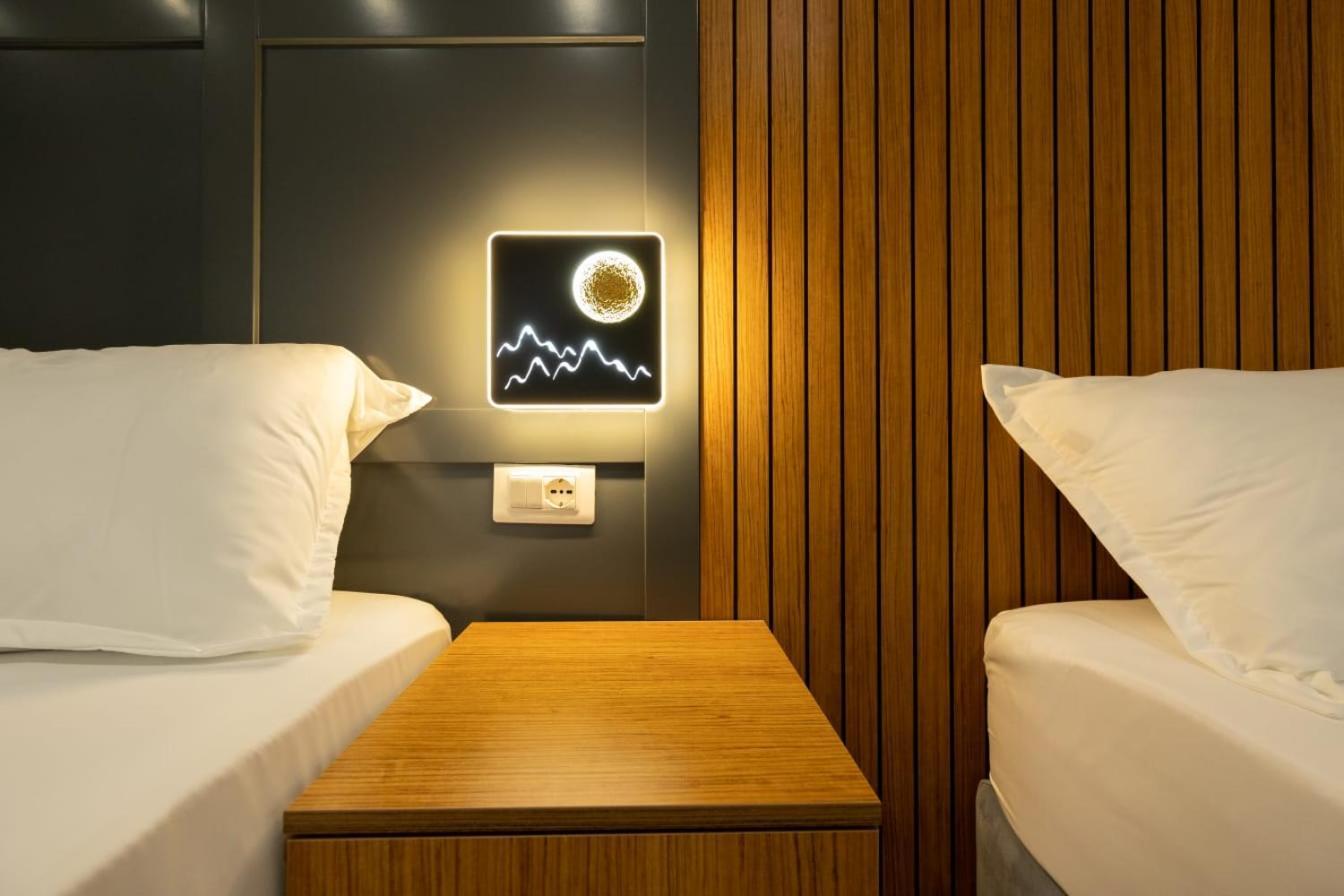 Aglon Twin'S Hotel Влёра Экстерьер фото