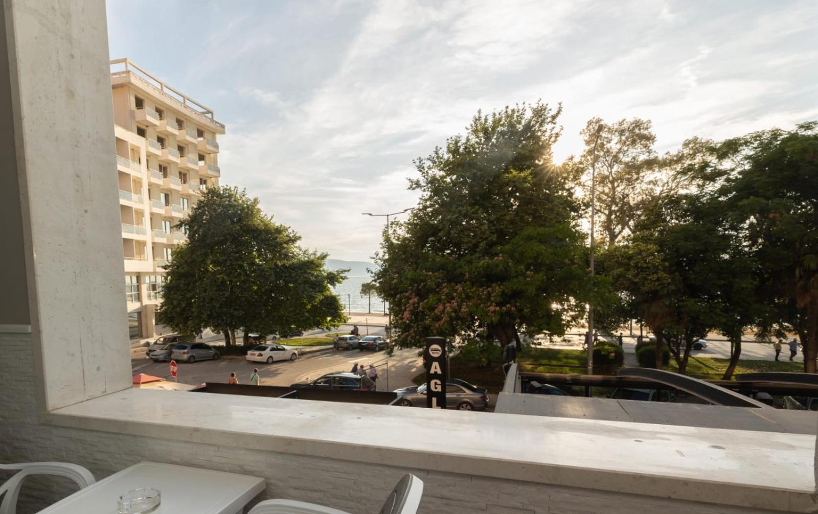 Aglon Twin'S Hotel Влёра Экстерьер фото